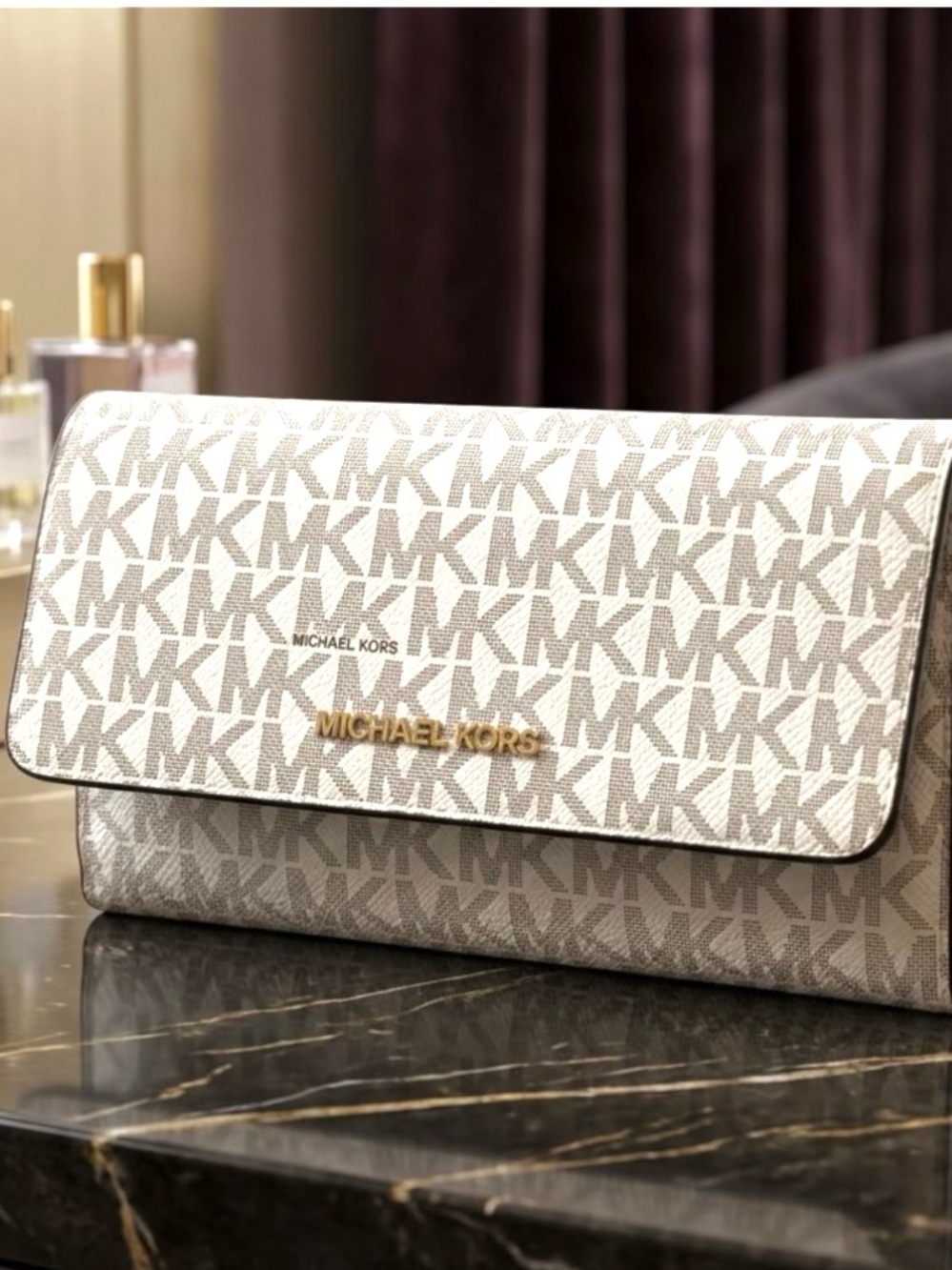 FLASH SALE – Michael Kors Vanilla Trifold Wallet ✨ NWT